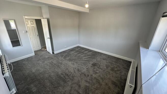 4 bed Semi-Detached to rent Image 11