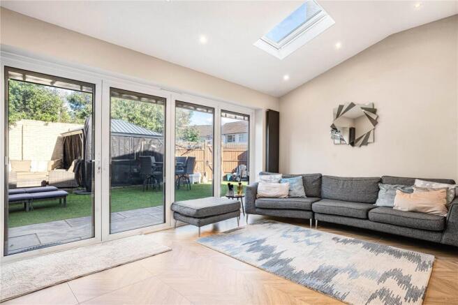 Avon Road, Sunbury-on-Thames, Surrey, TW16 photo 4