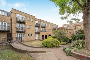 16, 45 Fontaine Court, High Street, London N14 6LW