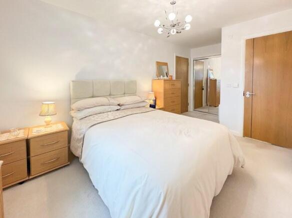 2 bed Apartment for sale Image 11