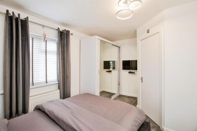 3 bed Town House for sale Image 12