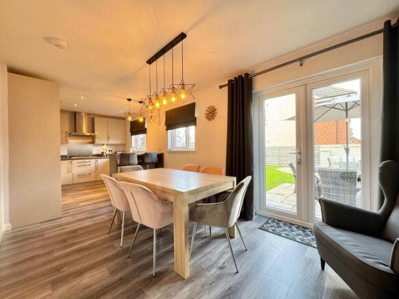 Roundhouse Circle, Renfrew dining space pic