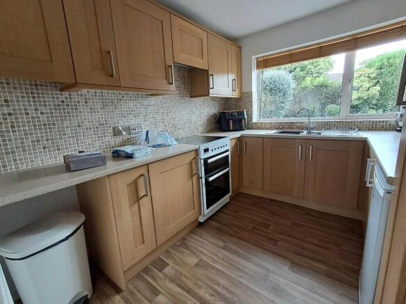 Kitchen 2.jpeg