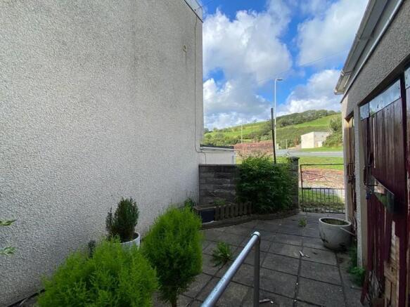 Side Courtyard