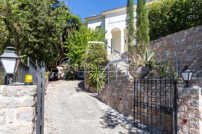 Driveway to house