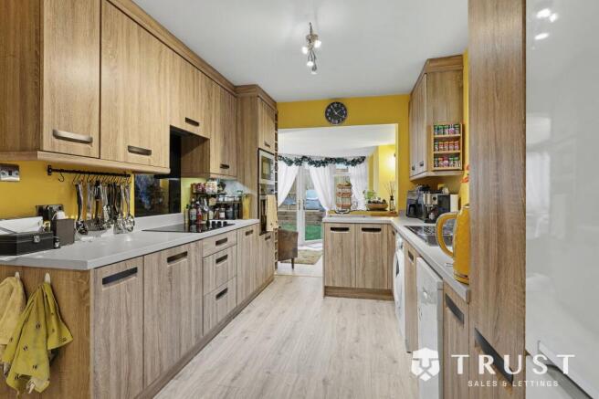 3 bed Semi-Detached for sale Image 7