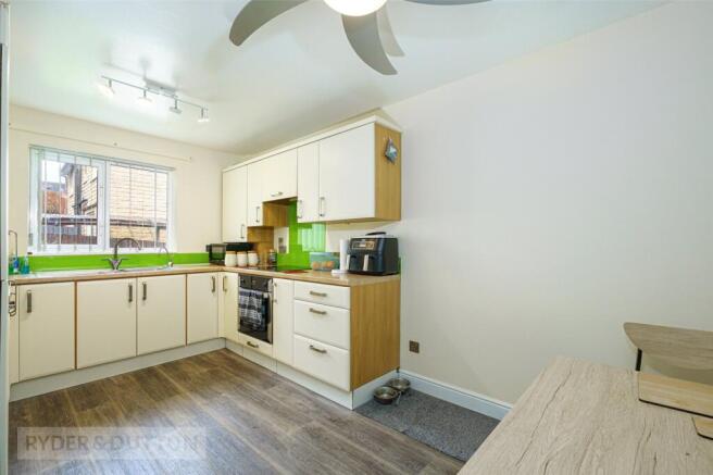 3 bed Semi-Detached for sale Image 12