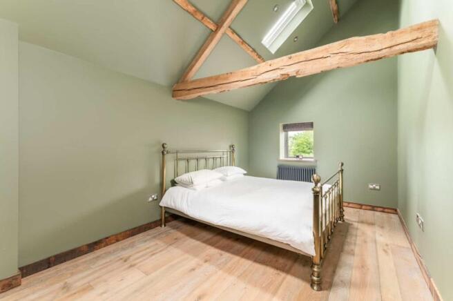 5 bed Detached for sale Image 11