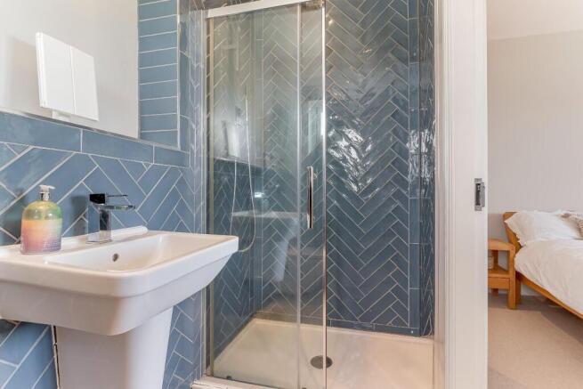 4 bed Detached for sale Image 11
