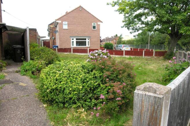 SIDE GARDEN