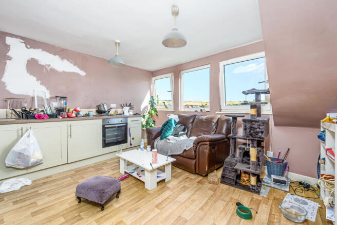 4 bed Flat for sale Image 8