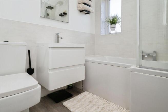 4 bed Semi-Detached for sale Image 12