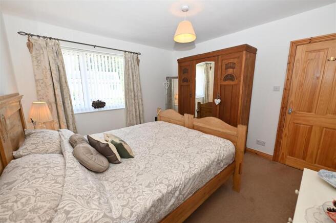 3 bed Semi-Detached for sale Image 8