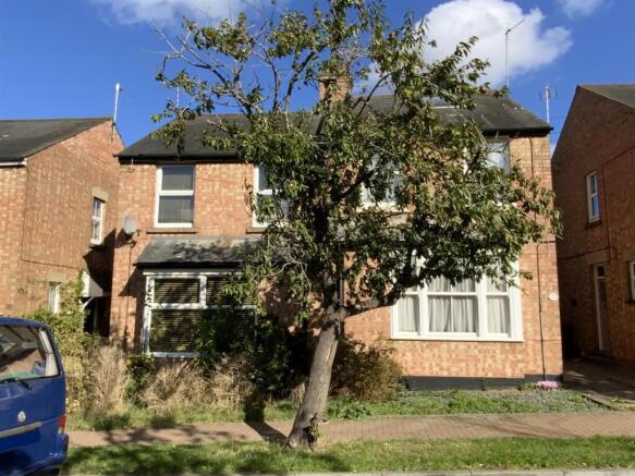 2-bed semi-detached on Frankston Avenue, Stony Stratford, Milton Keynes, £290,000