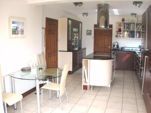 Kitchen/Dining area