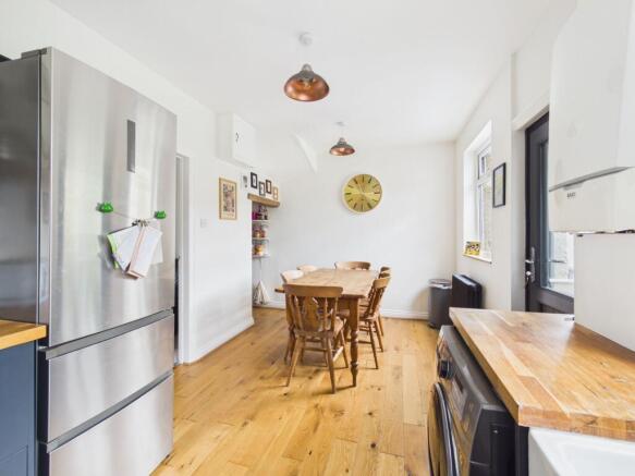 3 bed Terraced to rent Image 6