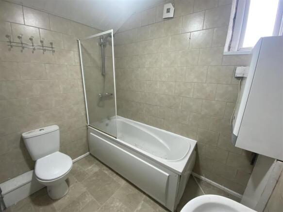 bathroom .jpg