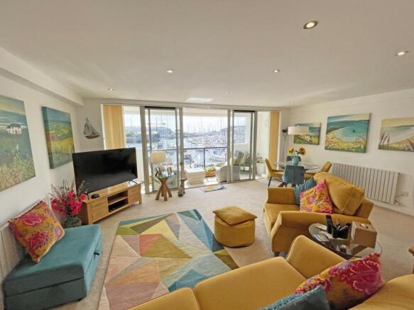 Beaufort House 5 - Living Room 0...jpg
