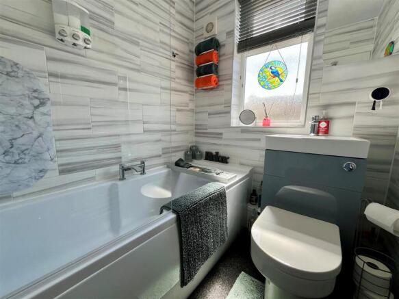 3 bed Terraced for sale Image 9