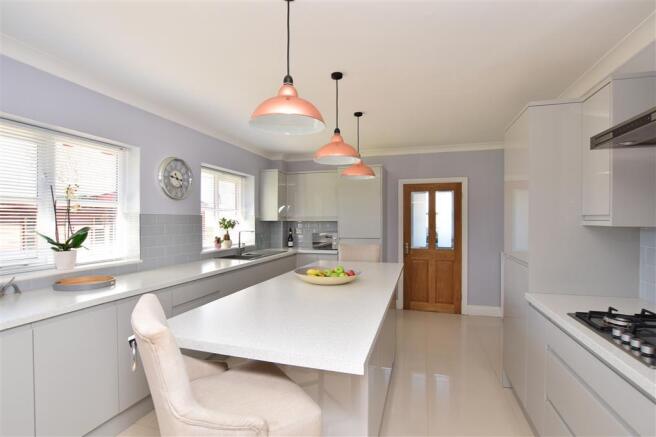 Kitchen/Breakfast Area