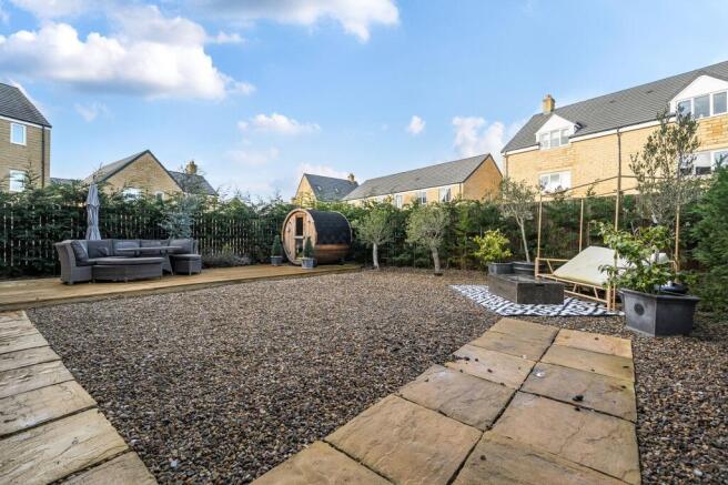 6 bed Detached for sale Image 6