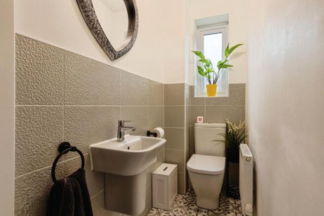 4 bed Detached for sale Image 11