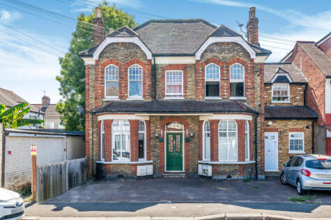 Graham Avenue, Mitcham, CR4