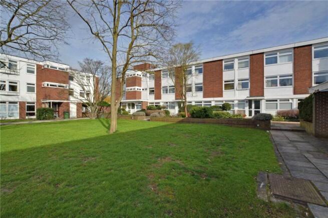 1-bed flat on Sweyn Place, Blackheath, London, SE3, £250,000
