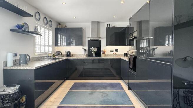 Kitchen 1.jpg