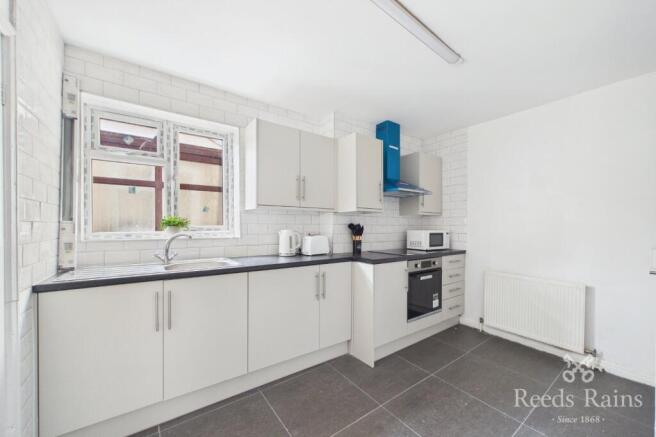 2 bed End of Terrace to rent Image 4