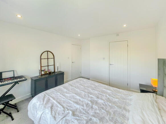 3 bed Semi-Detached for sale Image 12