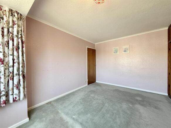 4 bed Semi-Detached for sale Image 11