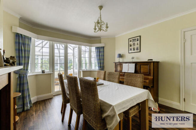 5 bed Semi-Detached for sale Image 9