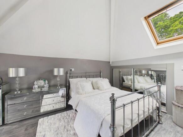 4 bed Semi-Detached for sale Image 12