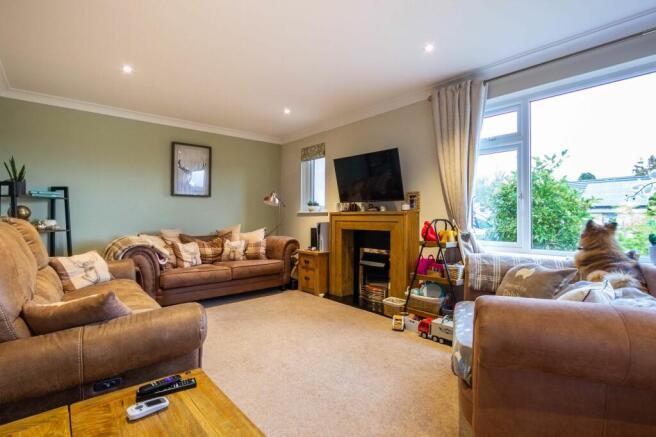 SITTING/DINING ROOM