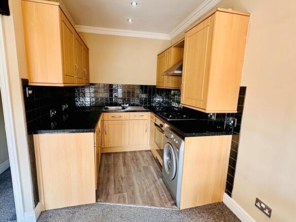 2 bed Flat to rent Image 10