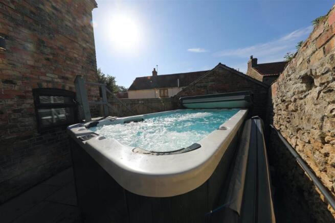 Heated swim spa