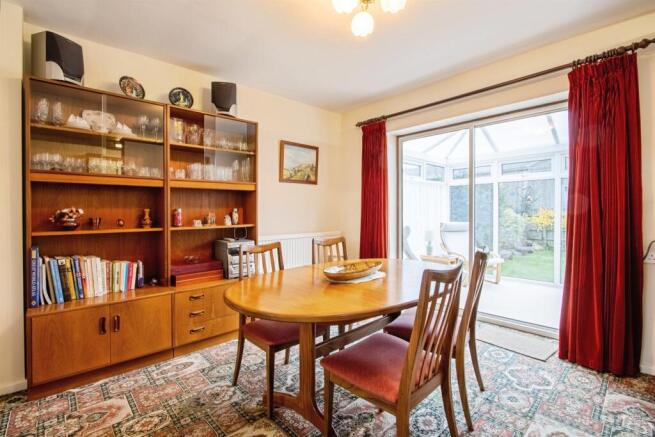 4 bed Detached for sale Image 3
