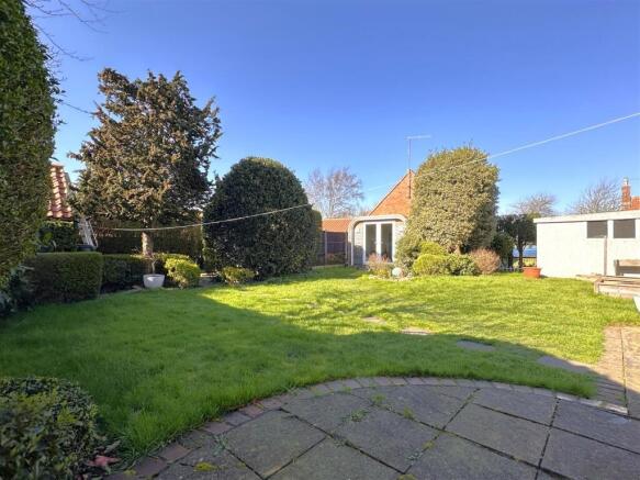 Lovely Private Garden 150