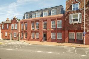 Flat 8, 7a Guildgate House, Shute End, Wokingham RG40 1BH
