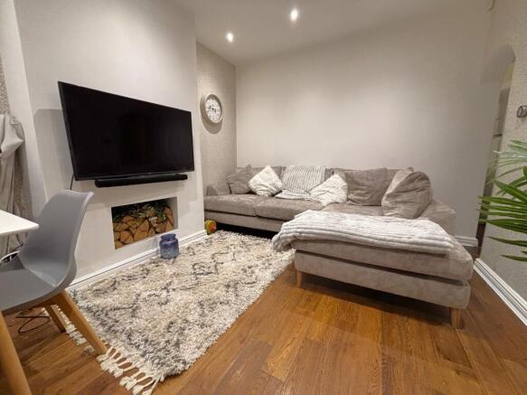 27 Clovely living room.jpeg