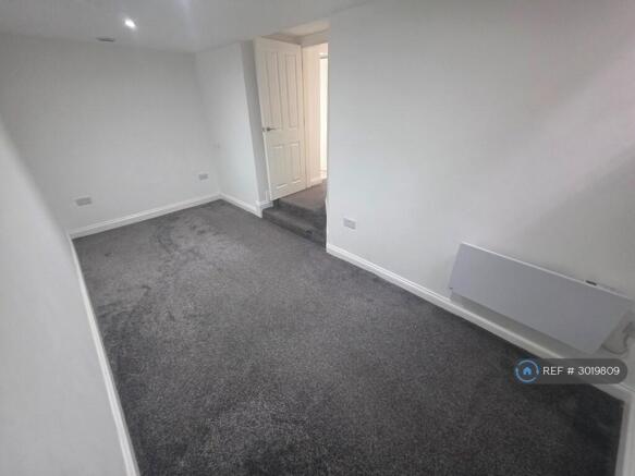 2 bed Flat to rent Image 8
