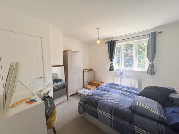 3 bed House to rent Image 8