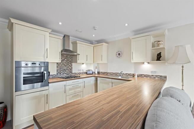 2 bed Apartment for sale Image 6