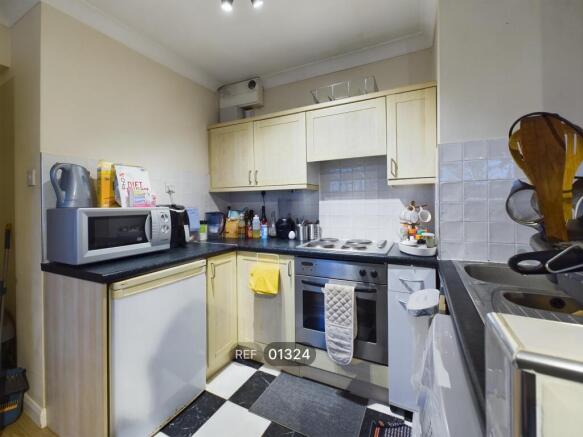 2 bed Apartment to rent Image 4