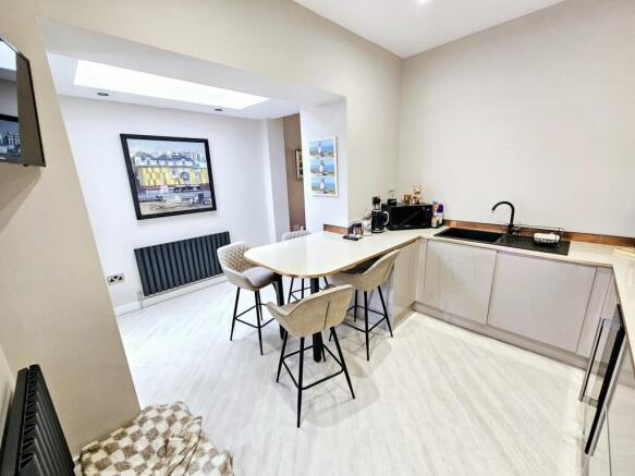 5 bed Terraced for sale Image 8