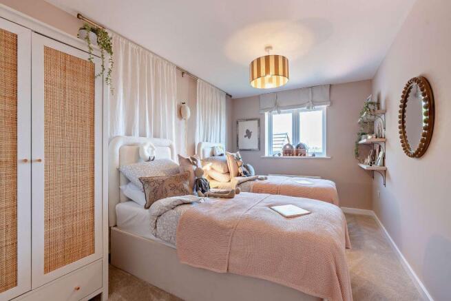 4 bed House for sale Image 8