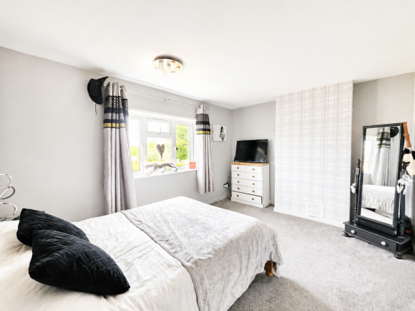 3 bed Semi-Detached for sale Image 8