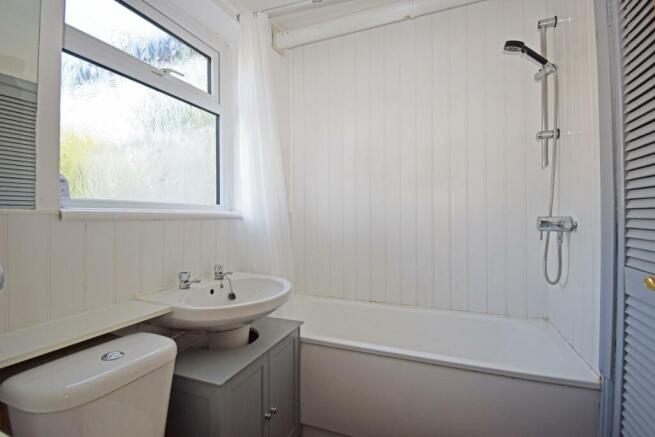 11 The Precinct, bathroom.jpg