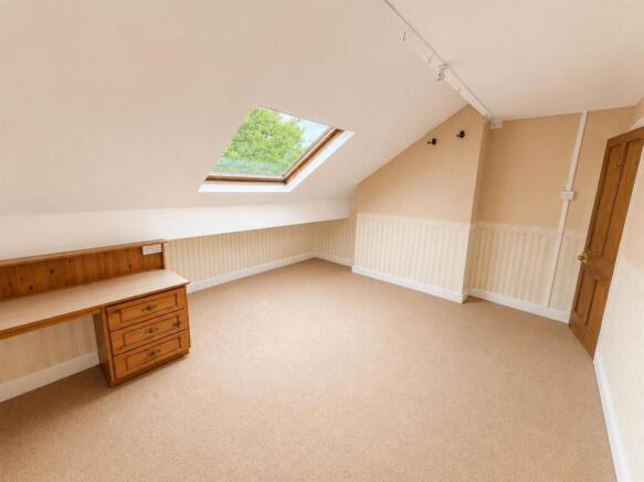 4 bed Terraced for sale Image 12